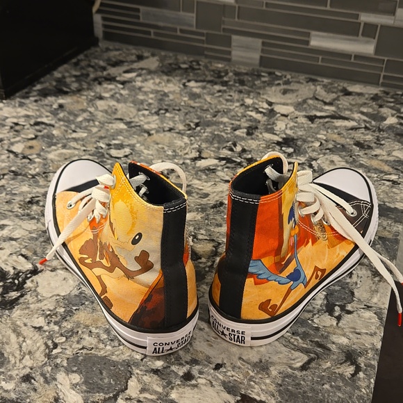 Rare Looney Tunes high top Converse - Picture 15 of 15